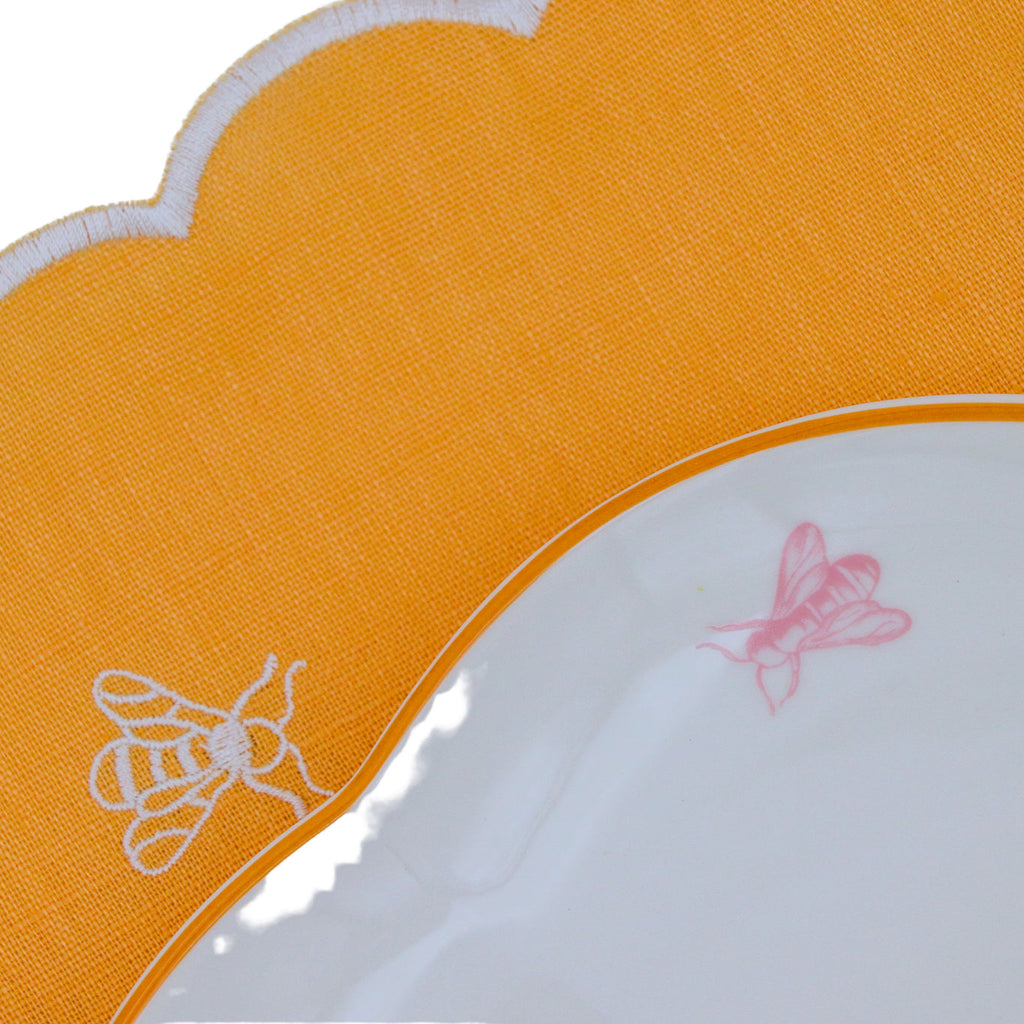 Bumble Voyage Scalloped Ceramic Dinner Plates – Set of 4 (+1 Bonus Plate)
