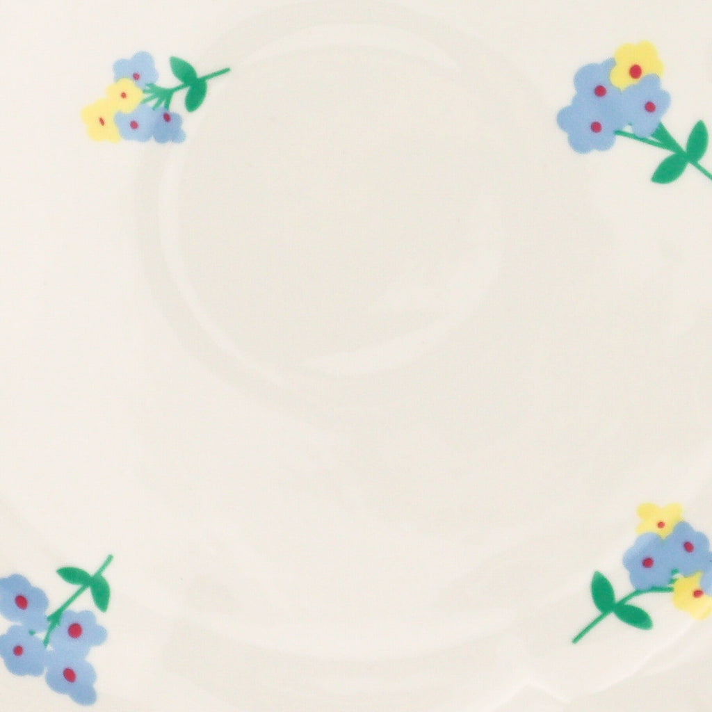 Meadow Flora Scalloped Ceramic Dinner Plates – Case of 12 (+3 Bonus Plates)