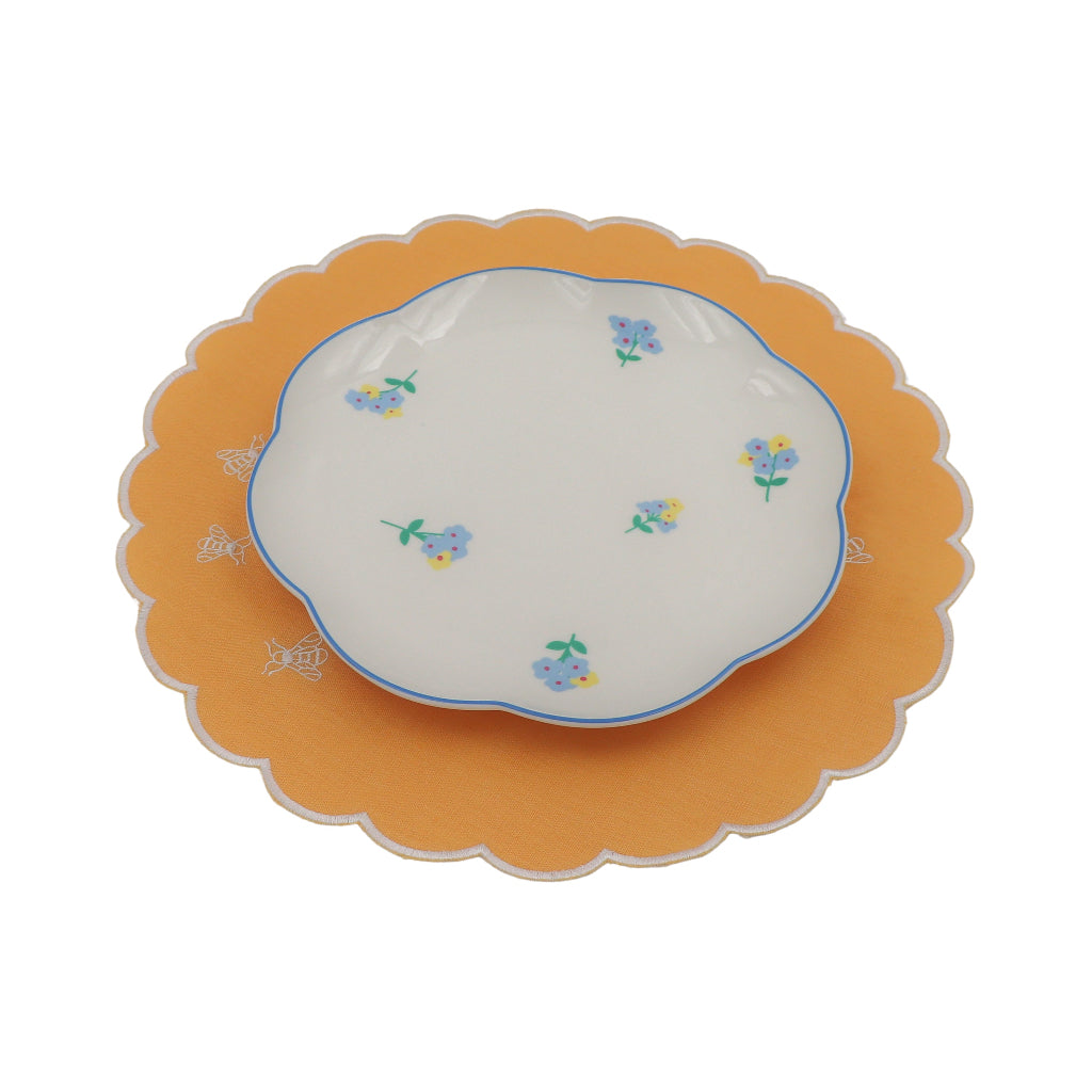 Meadow Flora Scalloped Ceramic Dinner Plates – Set of 4 (+1 Bonus Plate)
