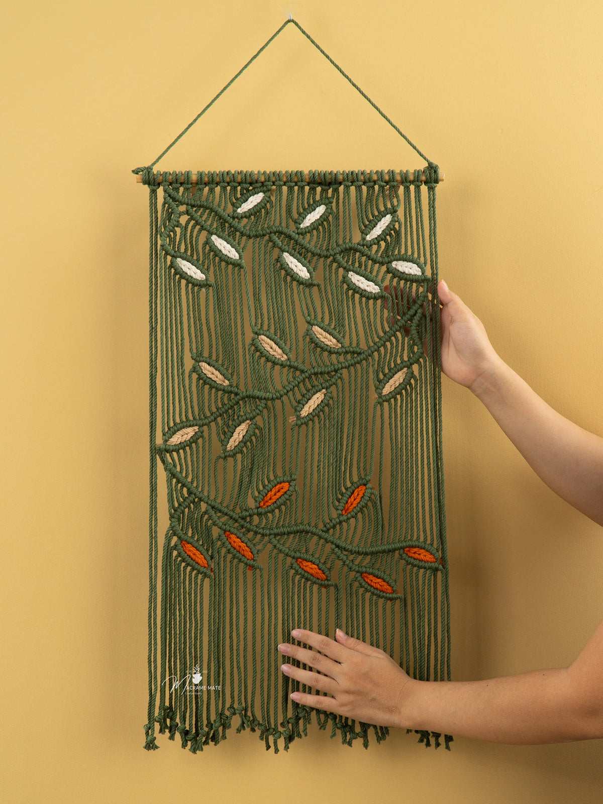 Vela Green Macrame Leaves